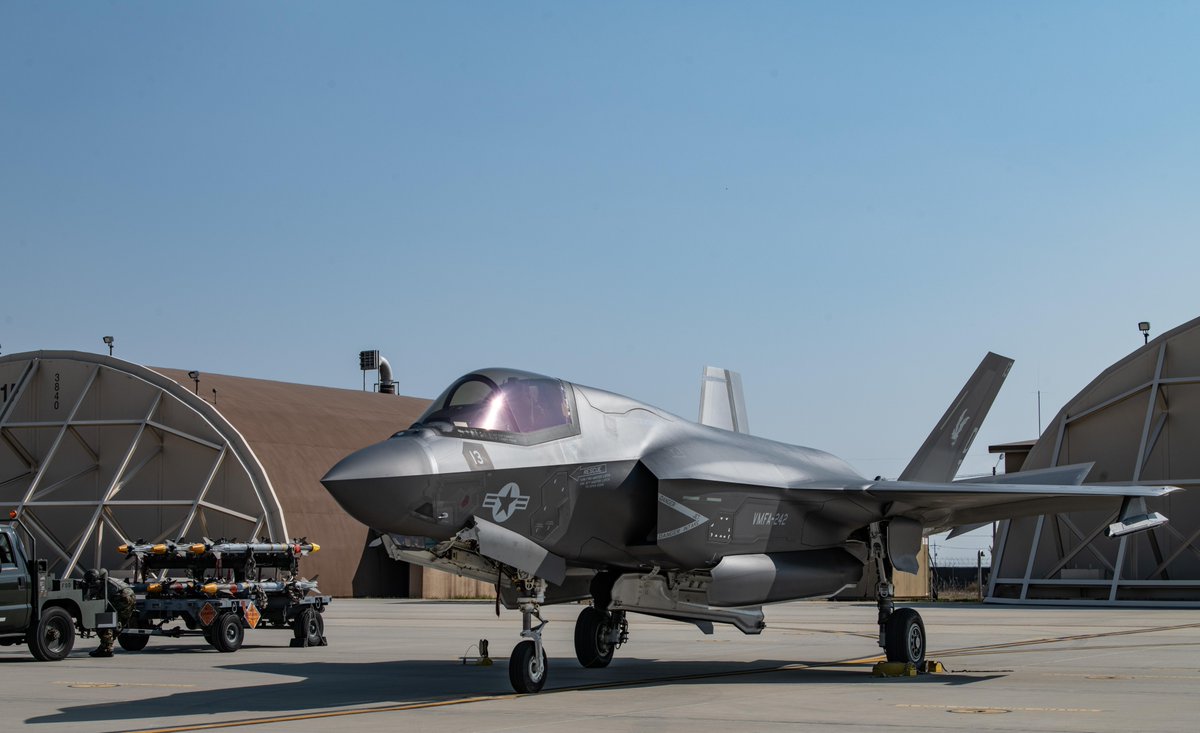USMC's tweet photo. #MarineCorps F-35 Lightning II aircraft from Marine Fighter Attack Squadron 242 land at Kunsan Air Base, Republic of Korea, for Exercise Vigilant Storm 23, Oct. 31

#VigilantStorm enhances combat readiness and strengthens the ROK-U.S. Alliance. 

#CombinedForce #USMC #military https://t.co/5uIYQkeQoR