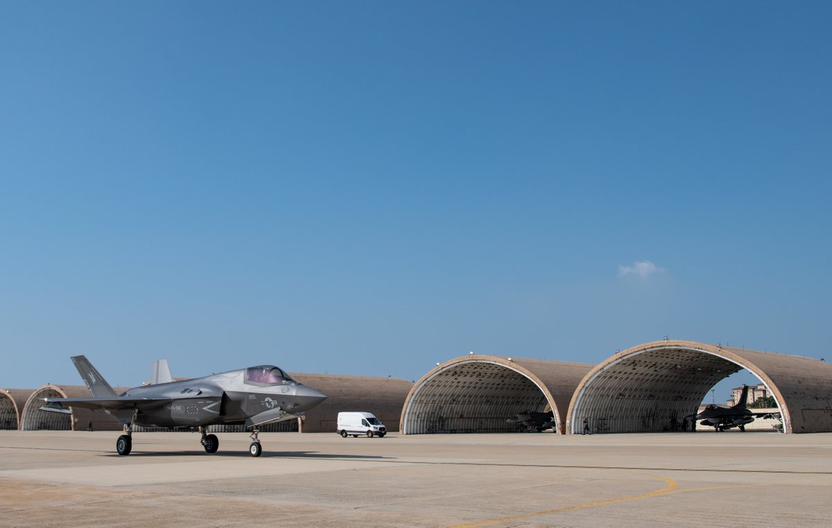 USMC's tweet photo. #MarineCorps F-35 Lightning II aircraft from Marine Fighter Attack Squadron 242 land at Kunsan Air Base, Republic of Korea, for Exercise Vigilant Storm 23, Oct. 31

#VigilantStorm enhances combat readiness and strengthens the ROK-U.S. Alliance. 

#CombinedForce #USMC #military https://t.co/5uIYQkeQoR