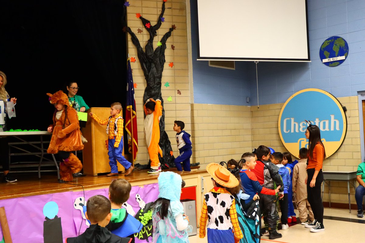 ECISD_Bil_ESL's tweet photo. The energy at Cameron Elementary was MAGICAL as students and staff were welcomed and celebrated during their House-Sorting Ceremony this morning. #Imago #Fortaleza #Intrepidus #Animus @cameroncheetahs @ECISD_Bil_ESL @ronclarkacademy @EctorCountyISD πππβ€οΈ https://t.co/IJpLo73IpN