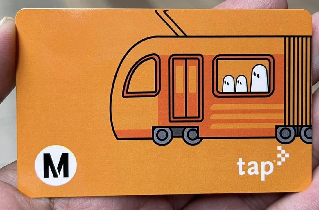_KennyUong_'s tweet photo. .@metrolosangeles Halloween 2022 TAP Card!! 🧡👻🚈 https://t.co/TaoerQpSxJ
