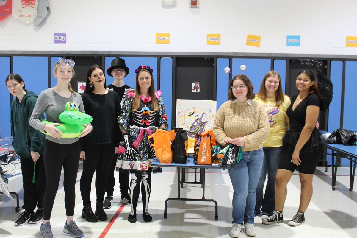 It was a great day to hand out candy at the elementary middle school. <a href="/duquoinHS/">Du Quoin High School</a> <a href="/duquoinindians1/">Du Quoin Indians Athletics</a> <a href="/DuQuoin300/">Du Quoin CUSD 300</a>