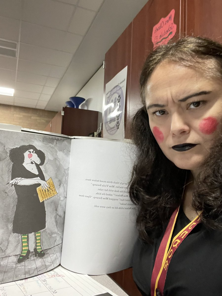 molson_cfisd's tweet photo. Character Parade at Holmsley!❤️@claud_flores @CFISDHolmsley #ViolaSwamp #ReadingInterventionists #somuchfun https://t.co/J9C8AoFIcS