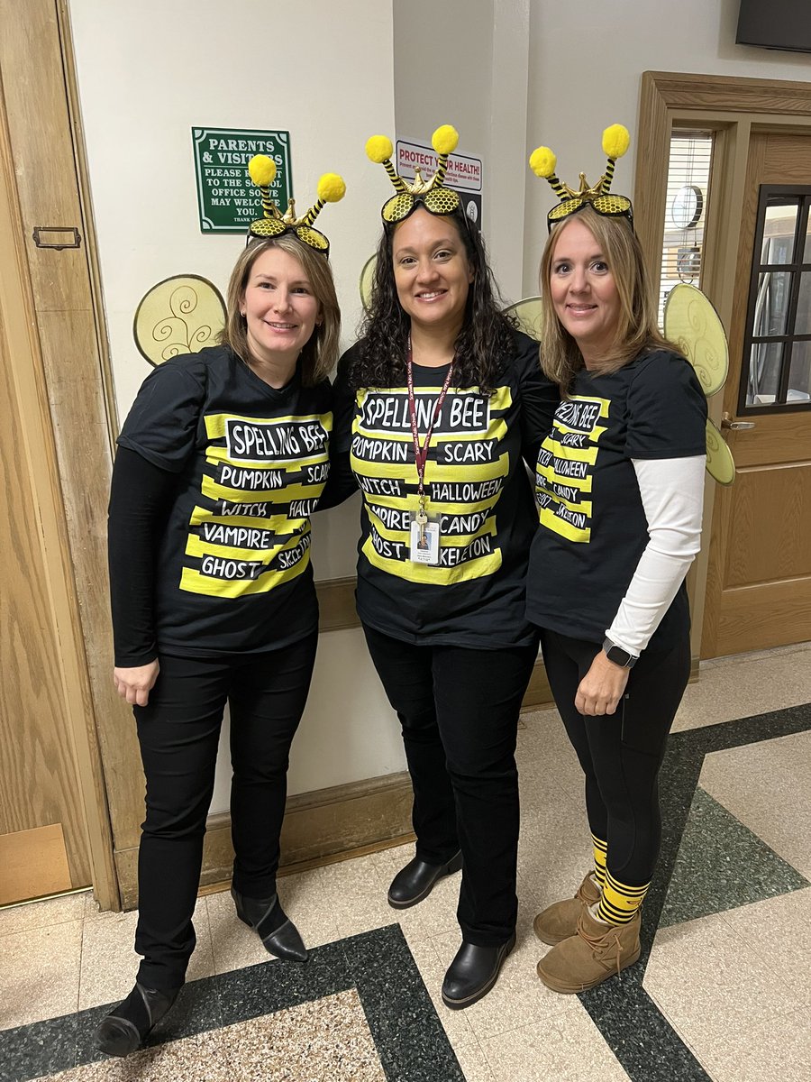 KJMagnani's tweet photo. Happy Halloween! 🎃👻💀🤖#edgewoodproud https://t.co/LUbM25SYtG