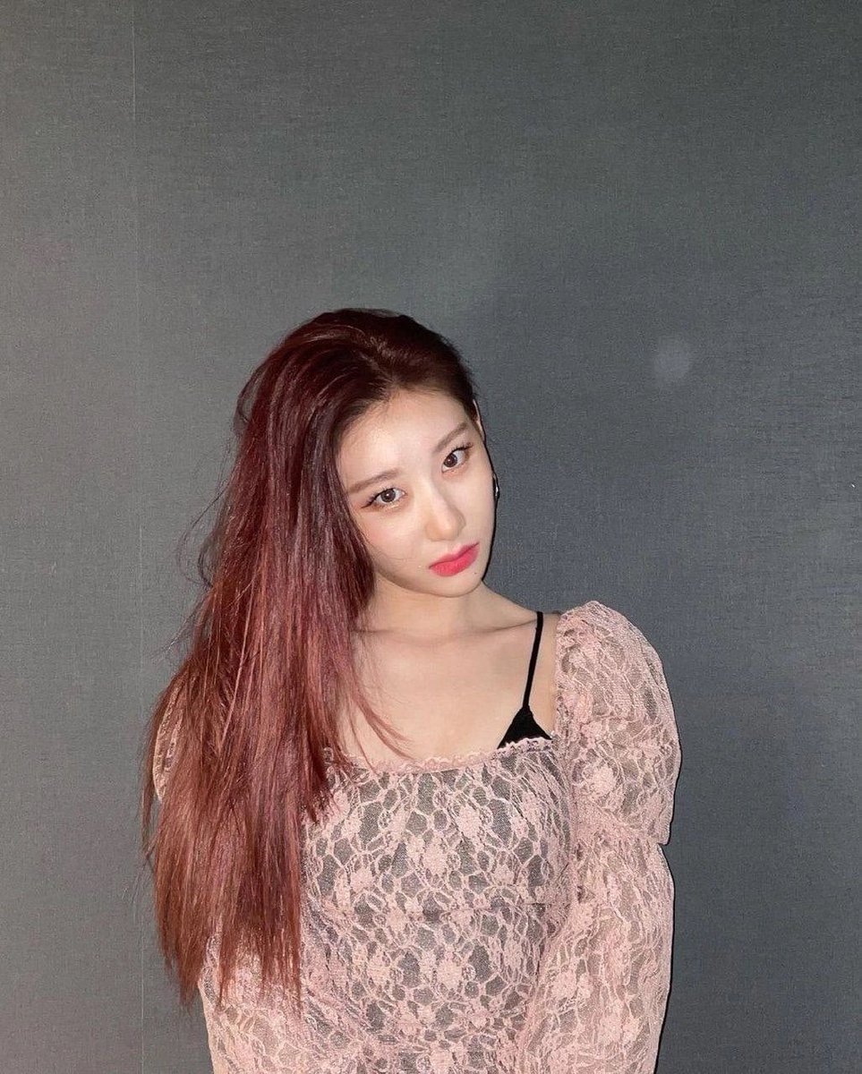 Voy a perderme por la #ℍāuntedー𝐌aison໒ porque el que le tenga miedo a la vida que no nazca y quién sabe que me encuentre por aquí. 🏚️ Lo mismo y el #𝙰katsuki𖥔ː𝘵ērritory consigue enamorarme con sus spooky vibes, *. ε(´•᎑•`) me adoptan pls?

𝑛𝚍 𝟼𝟶. by re𝕠l ⋆ #𝕤hibo