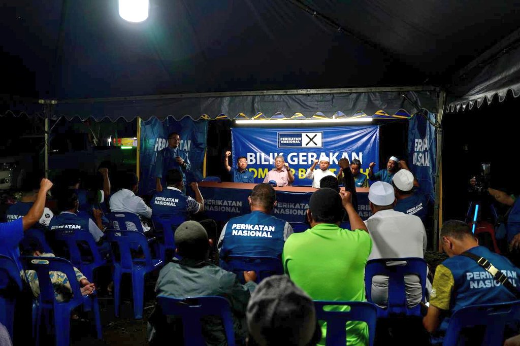 saifuddinabd's tweet photo. Melancarkan Pusat Daerah Mengundi (PDM) RTP Bukit Goh malam ini bagi memastikan persiapan yang rapi sebelum bermulanya kempen #PRU15 minggu hadapan. 

Jentera @PNRasmiMY di IM sedang giat bersiap sedia menggembling tenaga untuk memastikan gerak kerja yang utuh dalam PRU kali ini. https://t.co/Woxw1t6CIx