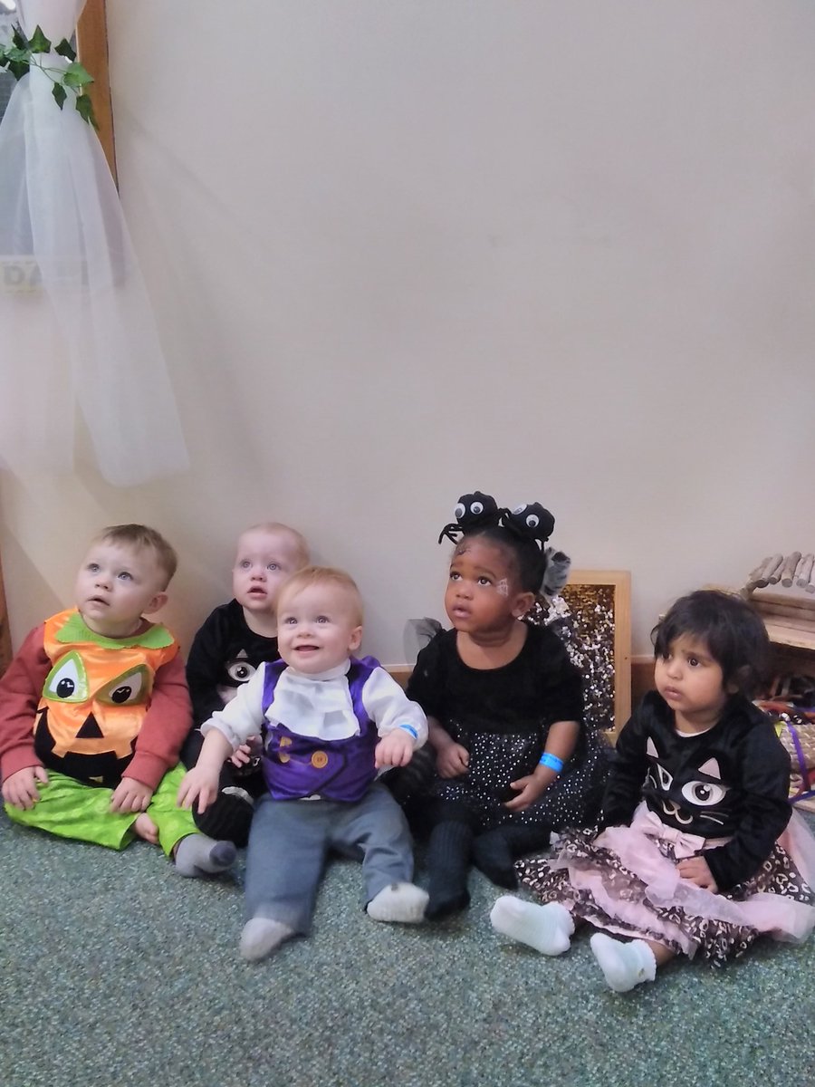 ashbridgebabies's tweet photo. Happy Halloween from Tiddlers and tadpoles! #EYFS #Halloween2022 #babyunit https://t.co/hwXrep8wq8