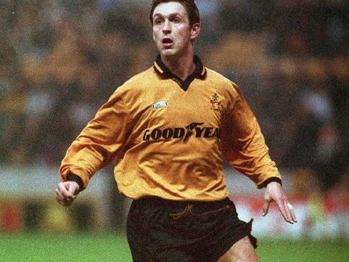 premier_non's tweet image. 679 - Simon Osborn
DOB - 19/01/1972

Non League Career
Bromley - 2006-08
Croydon Athletic - 2008-09
Cray Wanderers - 2009-10
Erith &amp;amp; Belvedere - 2010-13
Margate - 2013

Premier League Career
Crystal Palace - 1992-93

@bromleyfc @OfficialWands @EBTheDeres @margate_fc