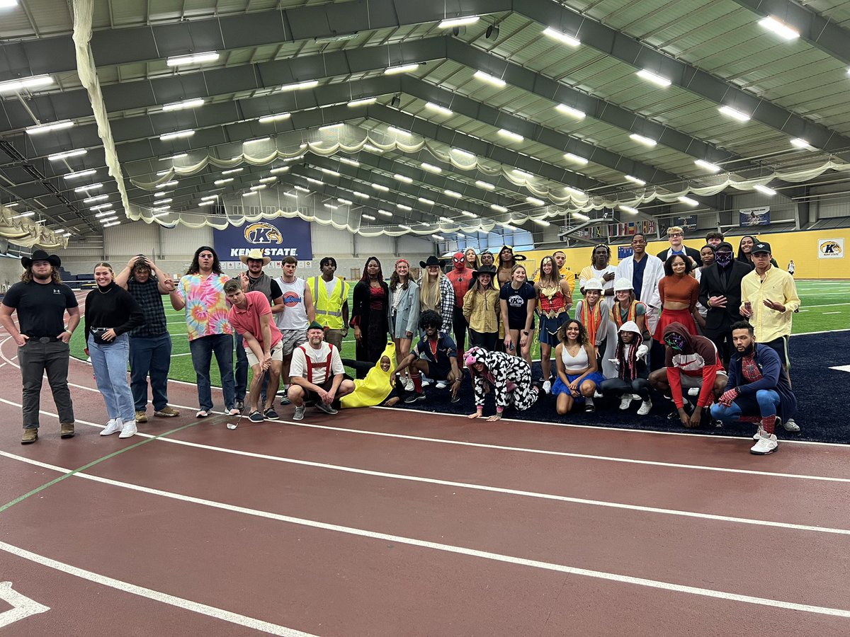 KentStTrackXC's tweet photo. Happy Halloween from Kent State Track and Field! https://t.co/YDXL5p90Jw