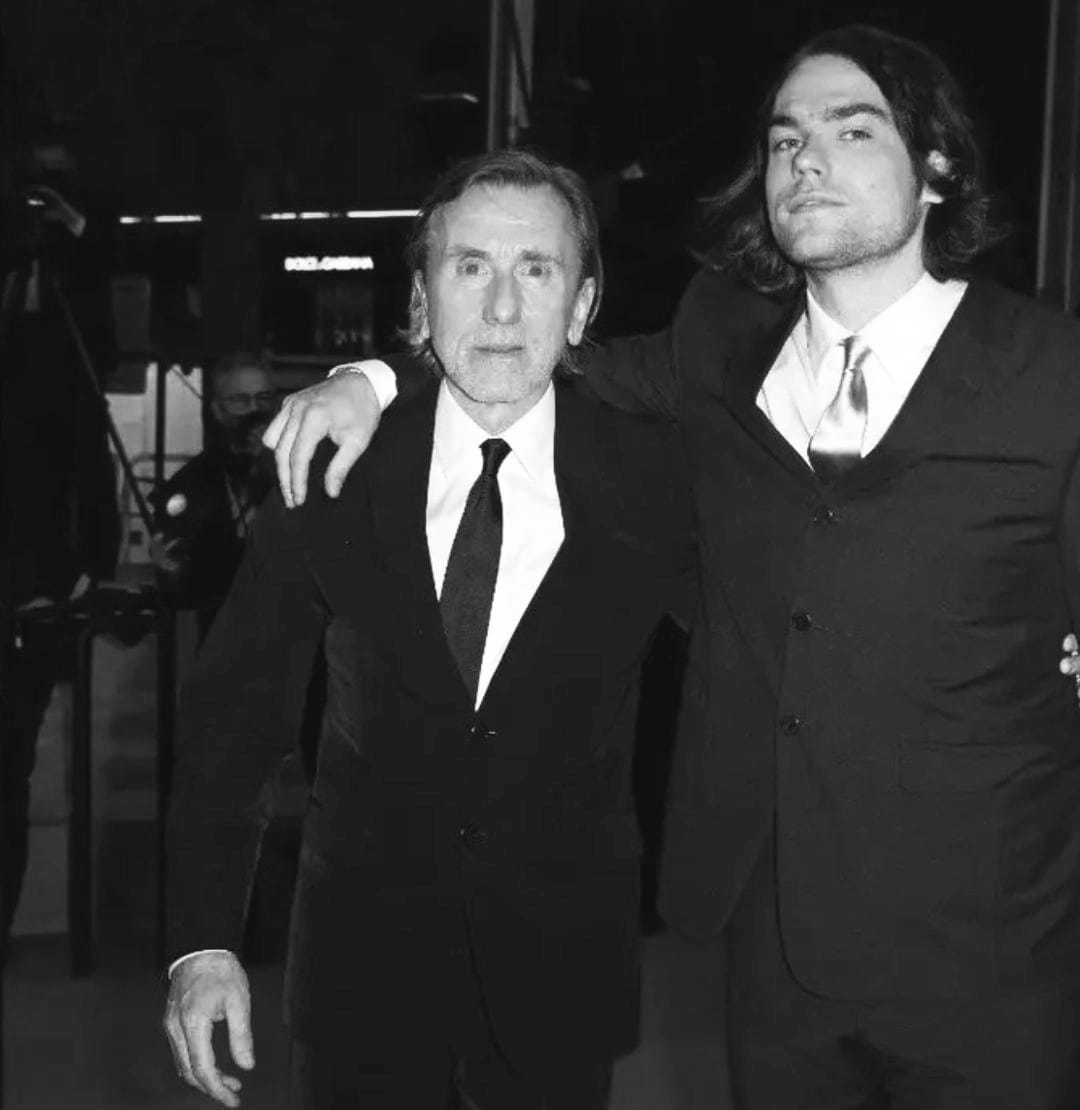 GabyMeza8's tweet photo. TRISTES NOTICIAS 💔 Lamentablemente se ha confirmado el sensible fallecimiento de #CormanRoth, hijo del actor #TimRoth (#PulpFiction) a los 25 años de edad, víctima del cáncer que sufría. En paz descanse. https://t.co/7ADwDroaeH