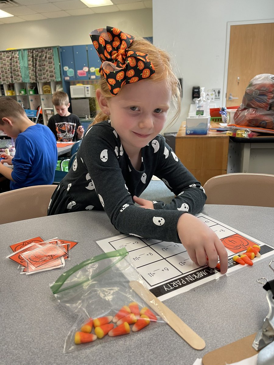 MorinFirstGrade's tweet photo. We had a great time with Halloween Math Stations this morning! https://t.co/QOXp0LTMnP