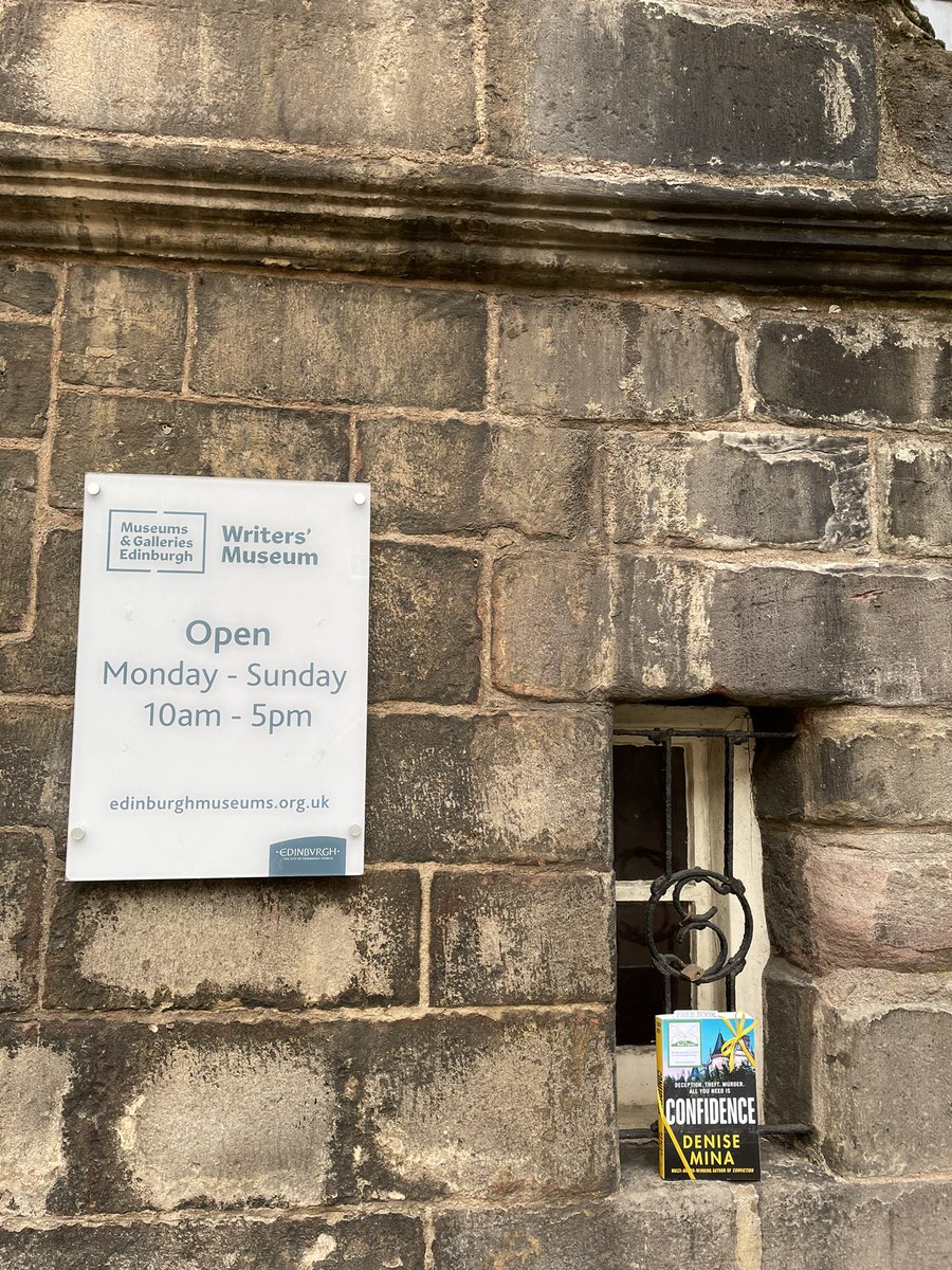 “The wall drops open.
It’s a secret door.”

Happy Halloween! 🎃 #TheBookScaries are hiding books in #Edinburgh 

This book fairy left a copy of #Confidence by @DameDeniseMina for a lucky finder 

@the_bookfairies @BookfairiesScot @BookfairiesEdin @vintagebooks