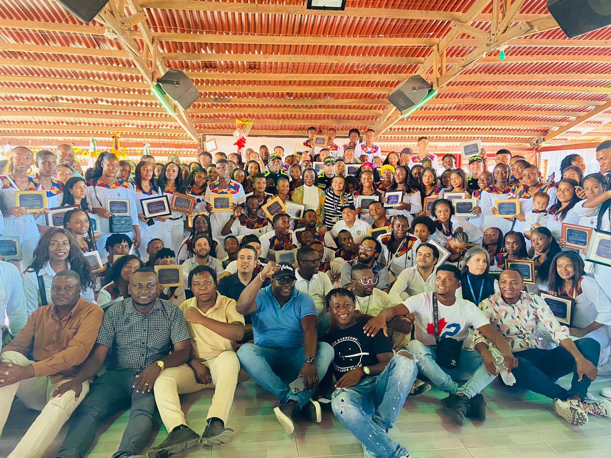 Edificadores de Paz tweet media