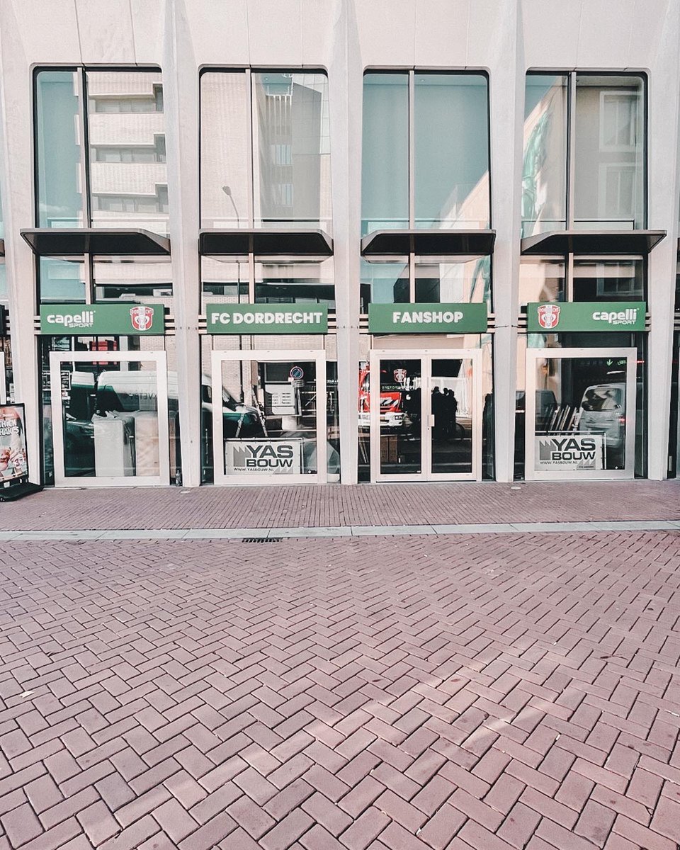 fcdordrechtnl's tweet photo. 𝐄𝐈𝐍𝐃𝐄𝐋𝐈𝐉𝐊 𝐈𝐒 𝐇𝐄𝐓 𝐙𝐎 𝐕𝐄𝐑!💚🤍🐏

Op 19 november is de opening van de FC Dordrecht fanshop!😍

Voor het eerst in de clubgeschiedenis opent FC Dordrecht een eigen fanshop op een toplocatie midden in het mooie centrum van Dordt!📍💚🤍💚

#SamenNieuweEnergieCreëren https://t.co/7gi8mEod4D