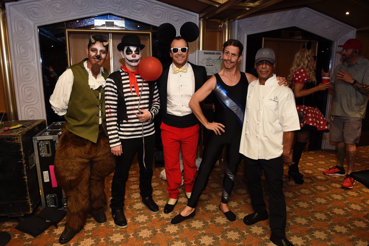 NKOTB's tweet photo. Have a spooky Halloween, Blockheads! Wishing you all treats and no tricks tonight 🤖❤️ https://t.co/0Qafkd1per