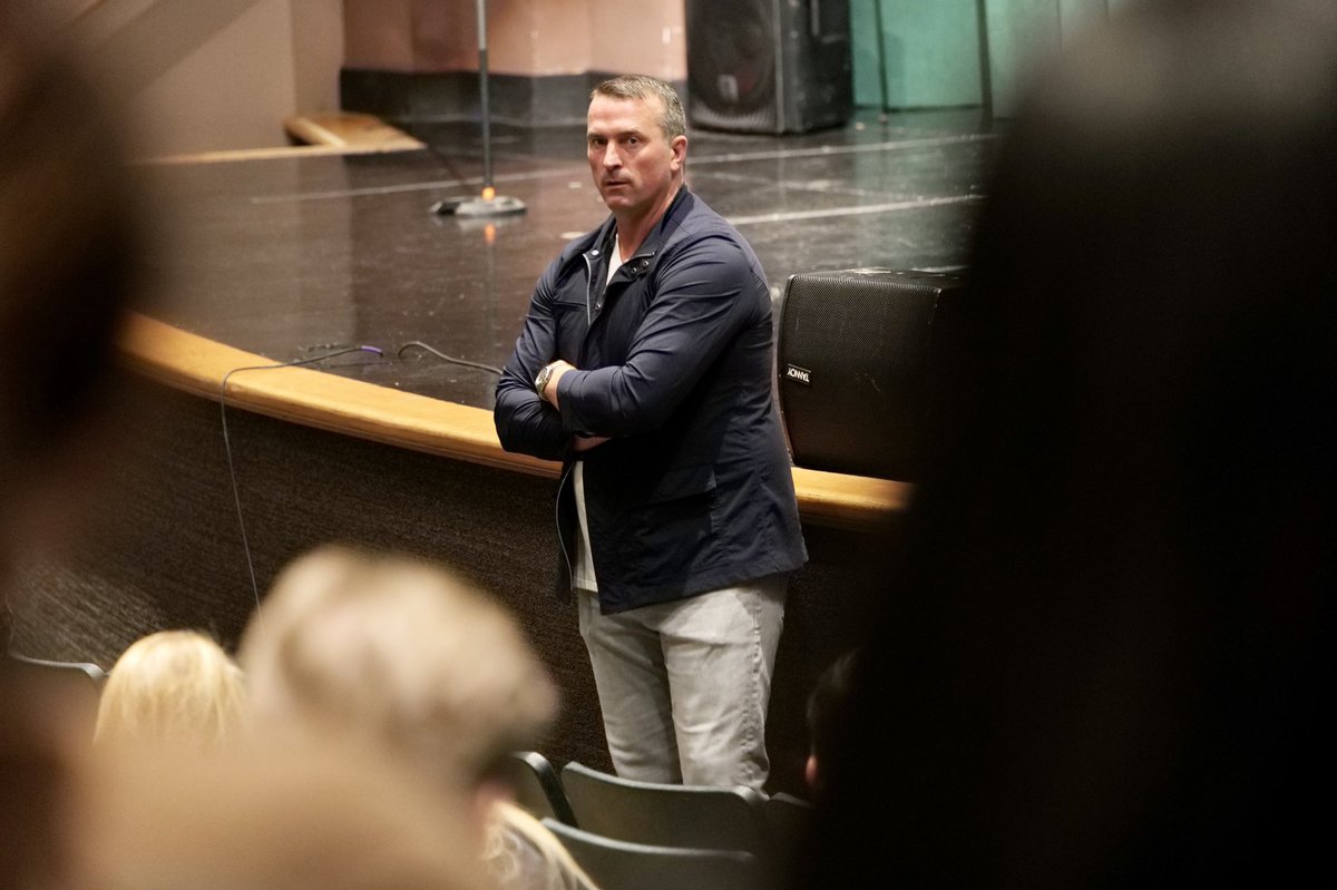 Thank you Chris Herren for coming to speak to our students and community last week! We appreciate All In Mountain Brook for making this possible.

🔗 mtnbrook.k12.al.us/Page/24611