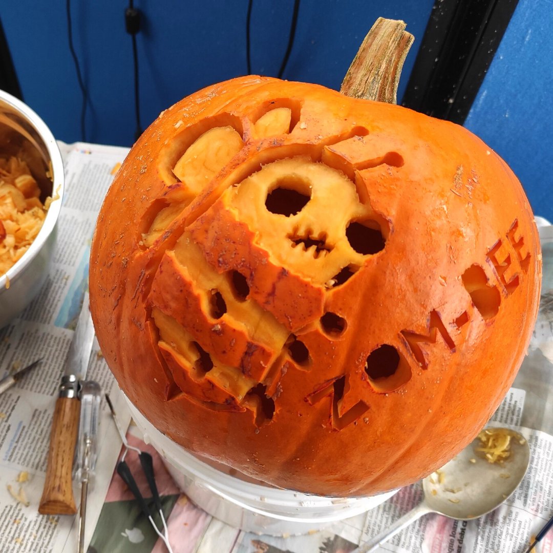 BumblebeeTrust's tweet photo. What do you call a bumblebee that has returned from the dead? ๐๐ง
๐ This crafty creation comes from our very own Conservation Officer, Katy Malone. Have you carved a wicked wildlife-themed pumpkin this year? Share your spoOoOoky pumpkin art below๐๐ท
#Halloween #Zombee https://t.co/MUELuZ7Xmj