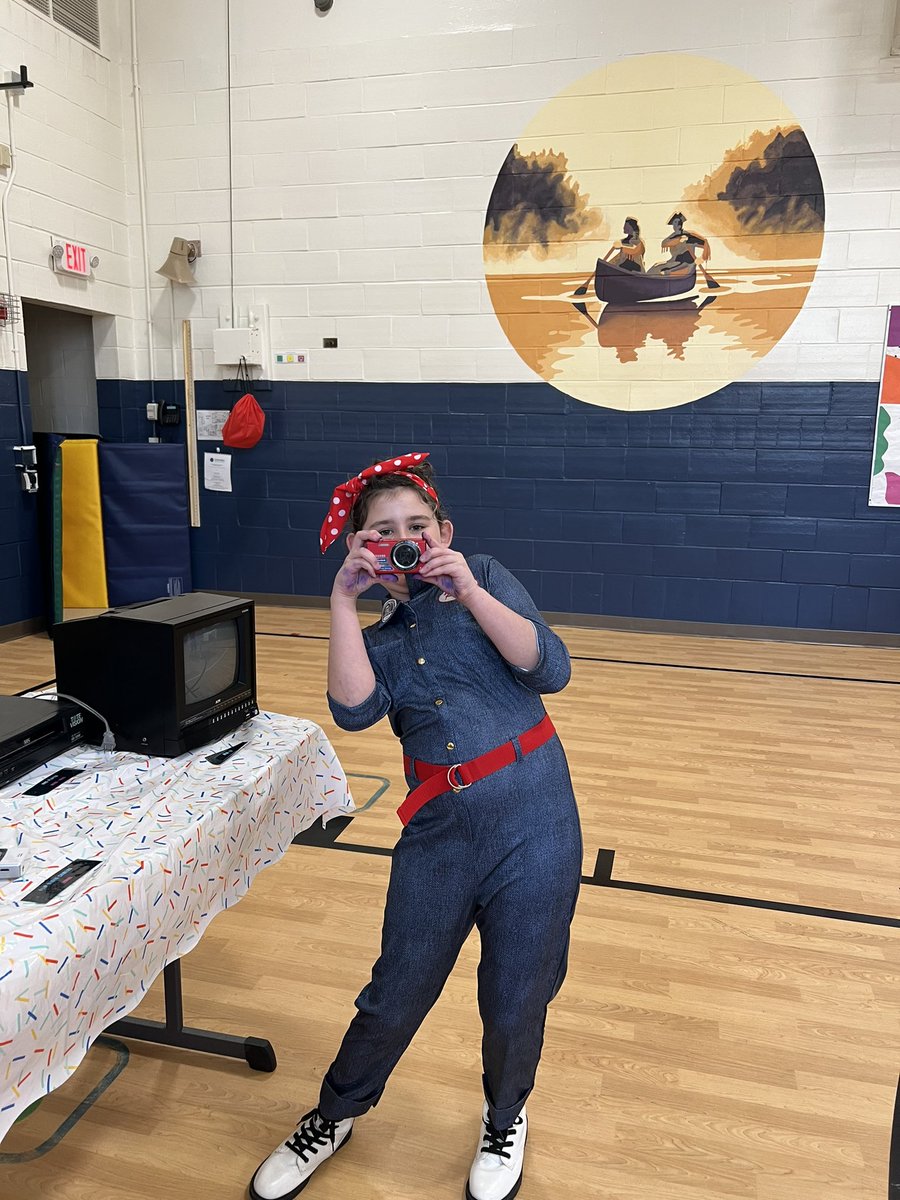 TummonsLSEArts's tweet photo. Technology through the ages! We loved exploring with @BurkemperLSE. @LSEArts #lsefallfest https://t.co/ibV3IfyPM1