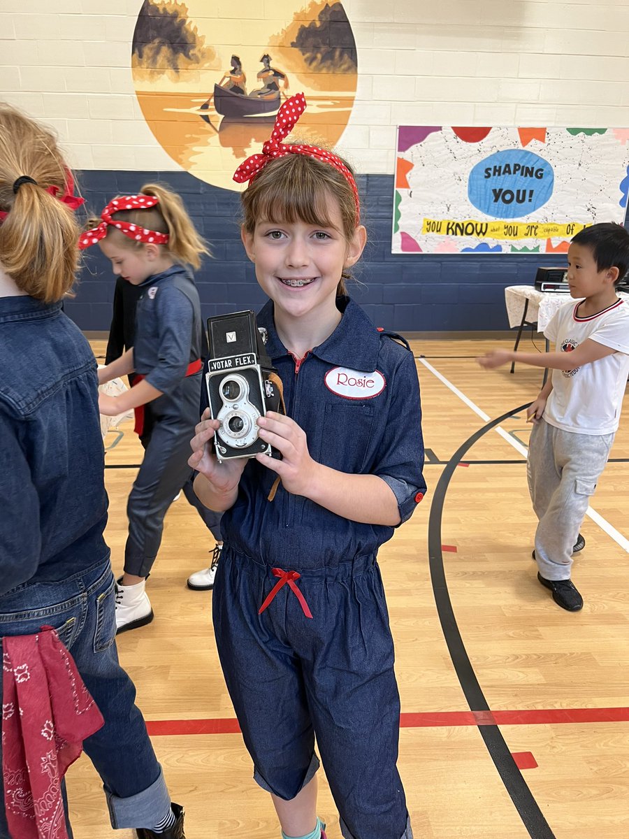 TummonsLSEArts's tweet photo. Technology through the ages! We loved exploring with @BurkemperLSE. @LSEArts #lsefallfest https://t.co/ibV3IfyPM1