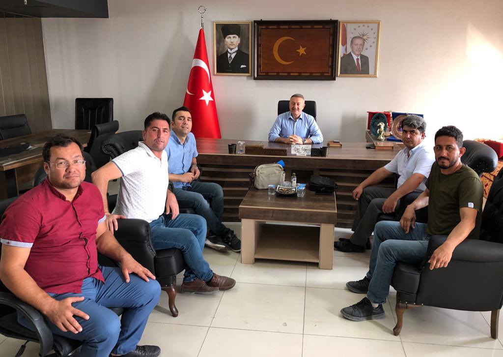 haciozkan33's tweet photo. 📍#MERSİN

Çalışma ofisimizde misafir ettiğimiz #Tarsus Taşkuyu Muhtarımız Sn Ersin Pan, #Dedeler Muht.  Sn Mehmet Yılmaz, #Sucular Muht. Sn Mustafa Yıldırım #Dedeler Okul Müd. Sn Mehmet Doğan ve #Taşkuyu Muhtar Azası Şevket Oğuz’a nazik ziyaretlerinden dolayı  teşekkür ediyorum. https://t.co/iz0BCBU6ov