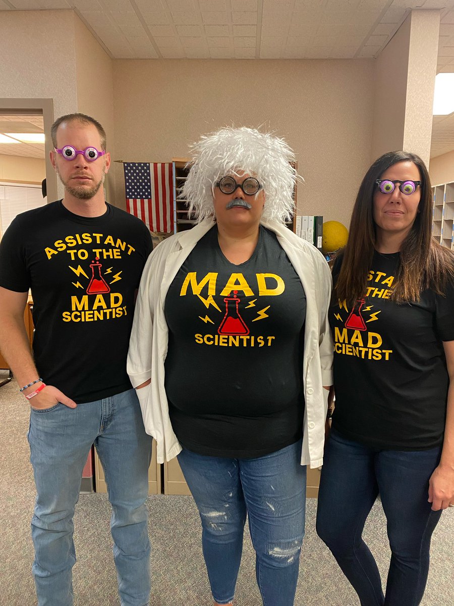 lisapierce5825's tweet photo. Just a mad scientist and her assistants! Happy Halloween @AtchisonPublic @AESPhoenix @acoppinger12 @AndrewLillieAES https://t.co/SvU8juT6oT