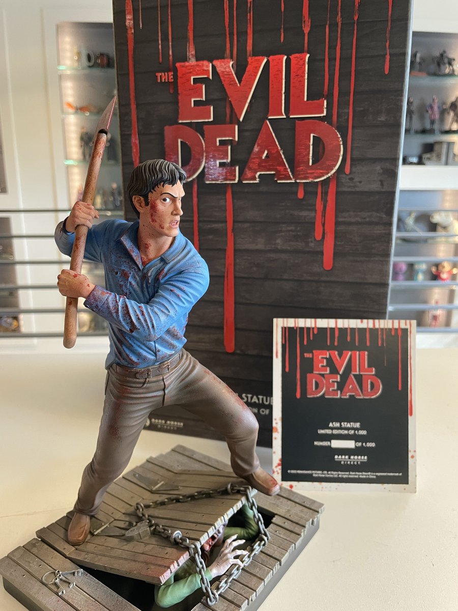 Happy Halloween from Ash Williams! Complete with a blood-splattered certificate and collector’s box, this statue is the perfect for any fan of the legendary horror film, The Evil Dead! Pre-order Ash before the dead drag him away! bit.ly/3p7XBGQ @DarkHorseComics