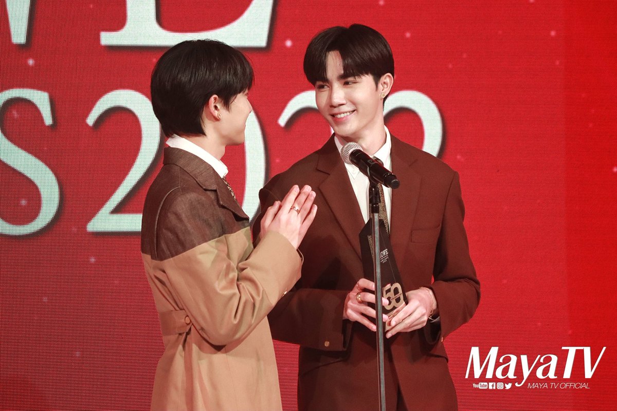 mayaonline2002's tweet image. เฮีย #ZeePruk พาหนู #NuNew พาร์ทเนอร์คนสำคัญร่วมงาน #HOWEAWARDS2022  พร้อมแท็คทีมรับรางวัล HOWE THE BEST COUPLE AWARD 2022 ❤️🎉

#ZeeNuNew #ซีนุนิว
#HOWEAWARDS2022xDMD
#MAYATVOFFICIAL