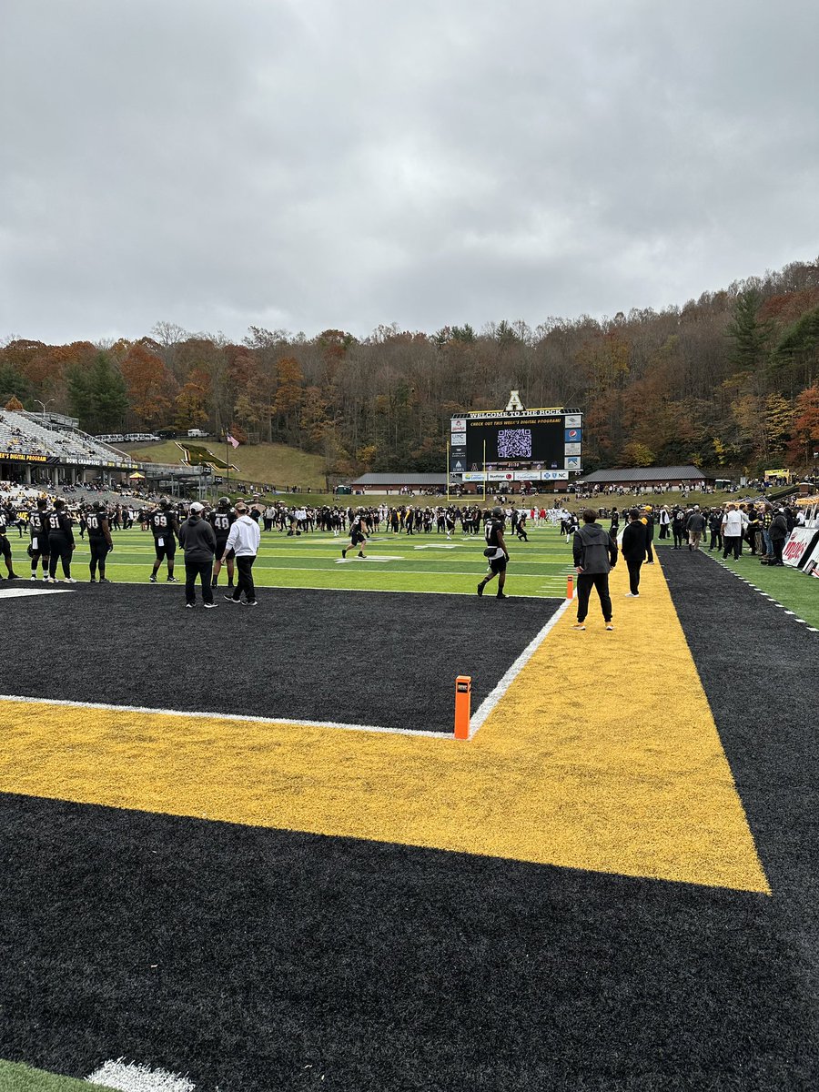 I had an incredible time at App State this weekend! Thanks to everyone on the @AppState_FB staff for having me! @coach_sclark @CoachDeBastiani @_KCaudill_ @CoachKyleBrey @CoachLaneIMG @CoachPondIMG @IMGAFootball @TDA_704