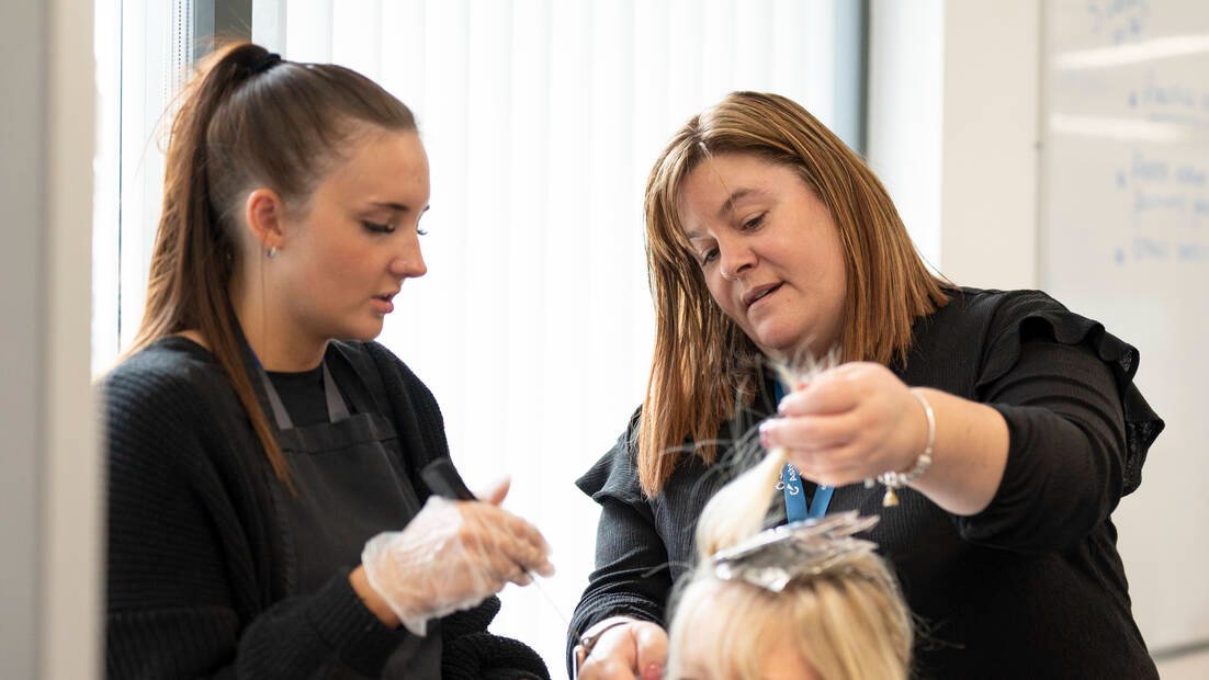 Check out our blog for reasons why you should book your next #hair appointment at our on-site Hair Salon! Alternatively, if you want to look around the salon in more detail, you can with our Open Day on the 17th November! Pre-registration is now open: 
ekcgroup.ac.uk/ashford-colleg… 
💇‍♀️