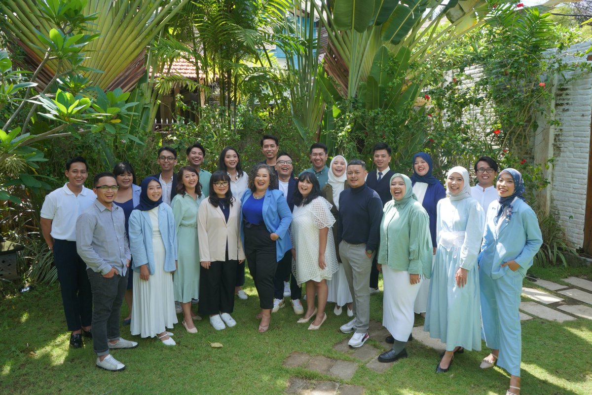 dinikopi13's tweet photo. Digital Ahensi gimana sih kalo Outing?

Apalagi kantorku WFA selama-lamanya. Selama ini ketemu dari Zoom, Gathertown, dan Slack aja, sekarang akhirnya ketemu offline!

Staff dari seluruh Indonesia diterbangin ke Bali untuk outing bareng - A THREAD https://t.co/715kyi6DR6