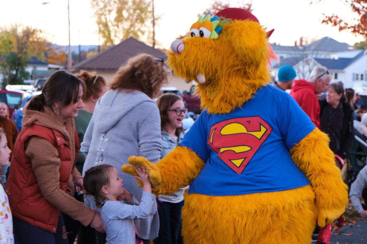 party_with_loco's tweet photo. Hollidaysburg parade was blast. I wonder, who was everyones favorite part of the parade🧐🧐 #AlwaysBeLOCO https://t.co/vSQvgNMYQT