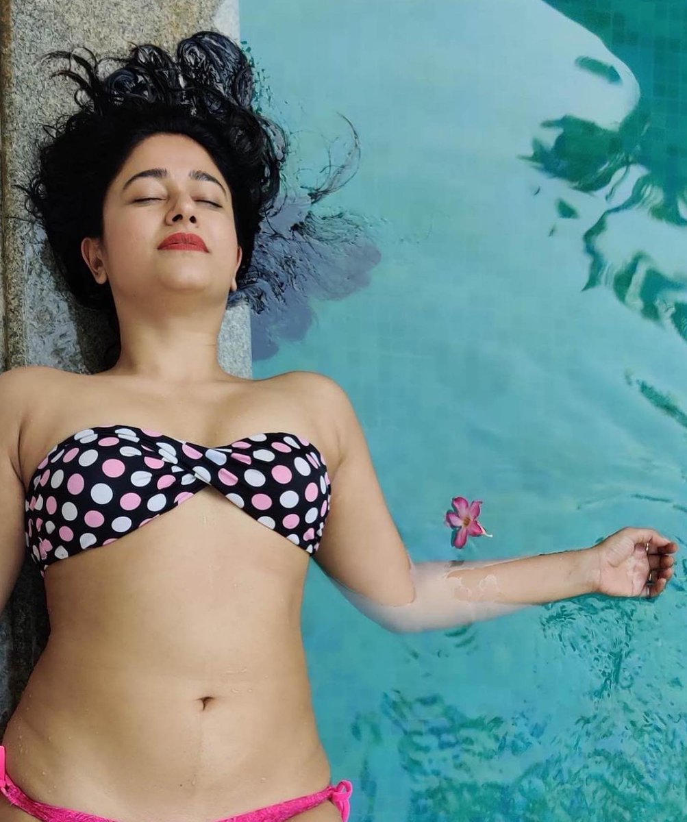 #PoonamBajwa #BikiniWood