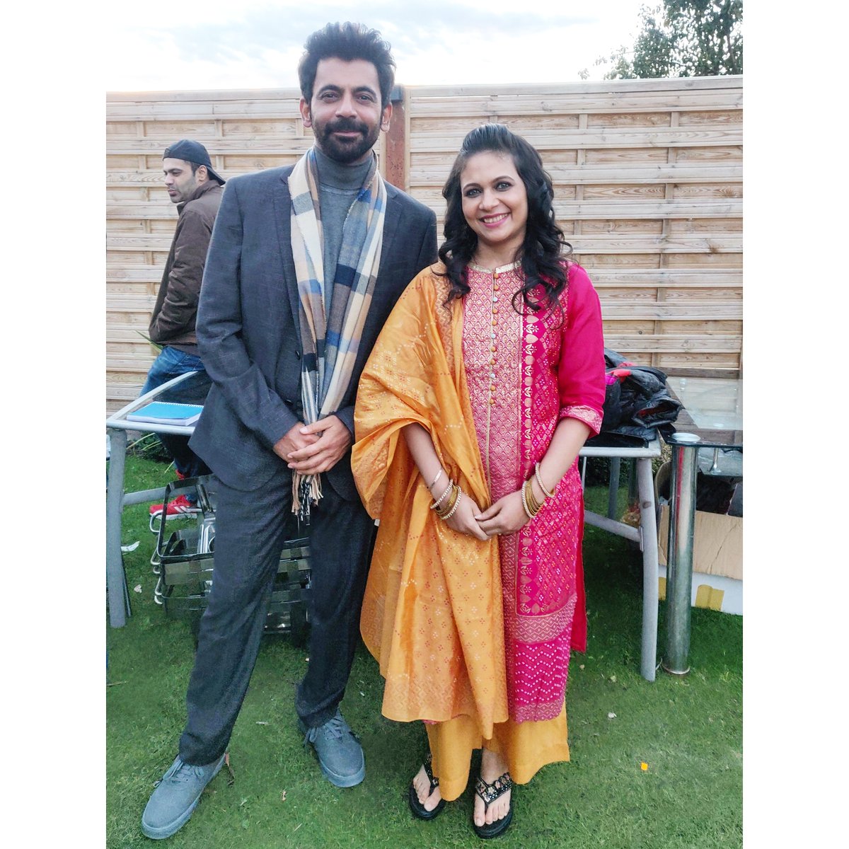 Me: Sunil ji, apke sath ek photo milegi please? 
{Can I get a #photo with u please?}

Him: Please le lo!
{Please take one!}

Human can make u laugh no matter what. Thanks @whosunilgrover 4 being the witty, kind-hearted U.💛

#Thanks #Universe❣️

#actor #actress #onset #webseries