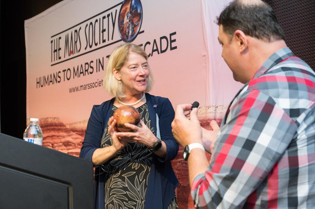 TheMarsSociety's tweet photo. We'd like to once again thank @movaglobes, one of the sponsors of our 2022 Int'l Mars Society Convention, for providing globes of the planet Mars as gifts for VIPs at the event. Visit https://t.co/WjmufVZV1p to learn more about the company and its products. #mars2022 #marsglobe https://t.co/DKVqHiNsUp