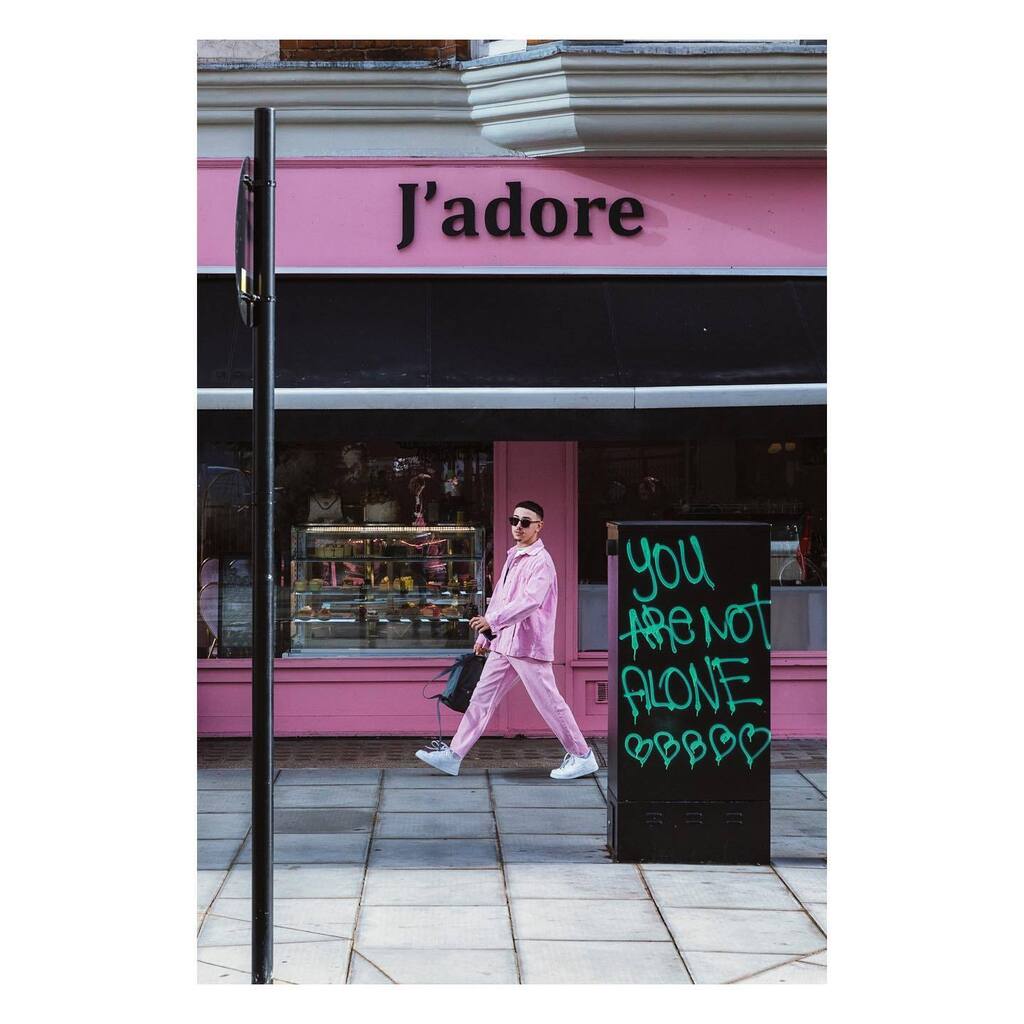 Pink. I was shortlisted for <a href="/gpe_london/">GPE</a>’s Future London Photography Award which allowed me access to a street photography workshop with @mikemcstreet. Here are some pink-themed images from the workshop on Saturday. @artacumen 

#streetphotography #street… instagr.am/p/CkYjvkjjkZV/