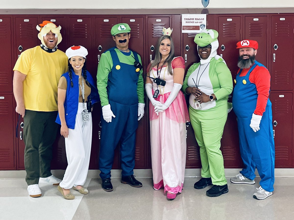 Sellers_Sharks's tweet photo. We are ready to take on the day at Sellers! Let’s-a-go! Happy Halloween!! 🎃🦈 https://t.co/EDfWPtFmPq