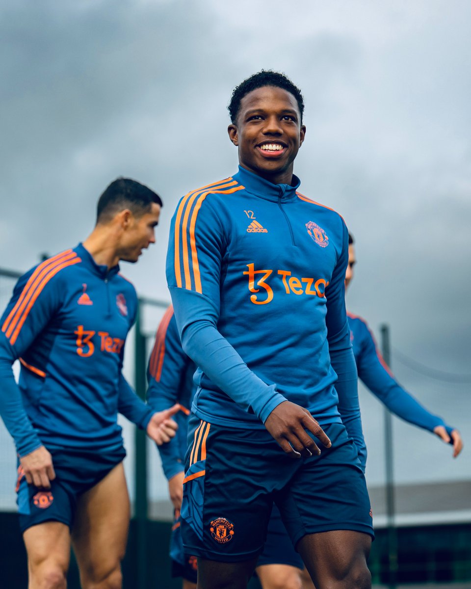 ManUtd's tweet photo. In good spirits at base! 😁📍

#MUFC https://t.co/1rfLvLrn9Q
