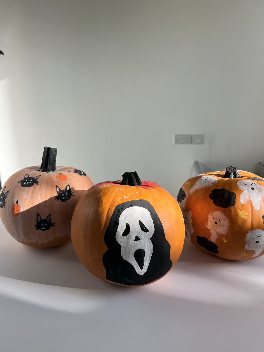 socialhit's tweet photo. 🎃We need your help!!🎃

Today, the team took part in pumpkin painting - here’s our top 3!

Who should be crowned the winner?👻 #Halloween #pumkinpainting https://t.co/k6gpPzLmdC