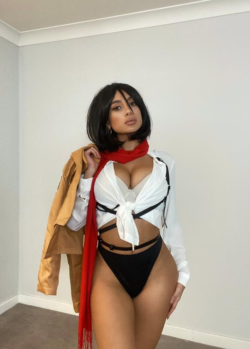 no Halloween costume this year so have my fav cosplay pic...thiccasa 😋 https://t.co/vqXIahwoYJ<a href="/tag/titsoutfororigi"class="tags"><span>#titsoutfororigi</span></a>