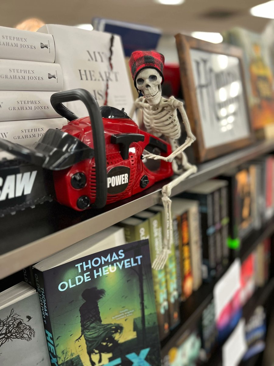 MystGalaxyBooks's tweet photo. #bonesonthetomes day 13! Look now folks, while it can still be seen, the bones of the galaxy on this spine-tingling Halloween π»
#bonesofthegalaxy #mysteriousgalaxybookstore #mystgalaxybooks #mysteriousgalaxy #independentbookstore #shoplocal #sandiegobookstore #sandiego https://t.co/K2Up9egtl6