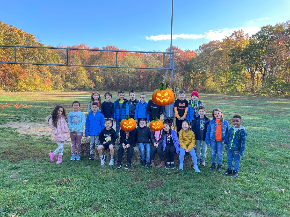 Ms_Cali_OB's tweet photo. I teach the cutest pumpkins in the patch! Thank you PTA for the great pumpkin patch this morning! @McDivittSchool @OldBridgeTPS https://t.co/fNJ1cgzYTw