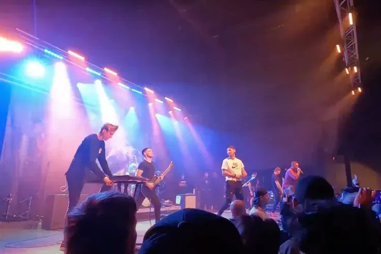 rocksound's tweet photo. Over the weekend, Woe, Is Me played their first show in nine years. 

It felt like the start of something very special https://t.co/DDHgF2fN5C https://t.co/MZQE8DhOpE