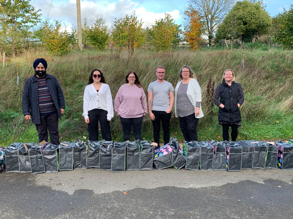 The biggest-ever Feet Up Fridays was a huge success! 

1500 nutritious and tasty meals have been prepared and delivered to the families of <a href="/Oxoncarers/">Carers Oxfordshire</a>.  
We are so proud to be able to keep Feet up Fridays going to support these families.
#kindness #communtiy #feedingcommunities
