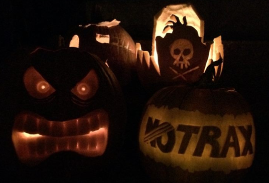 NotraxMatting's tweet photo. Wishing you a safe and fun Halloween, from the @NotraxMatting team! https://t.co/m38oNOIHOY