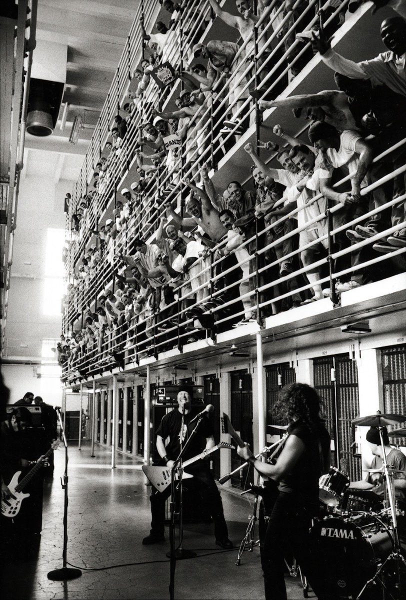 San Quentin Eyalet Hapisanesi'nde yapılan Metallica konseri, ABD (2003).