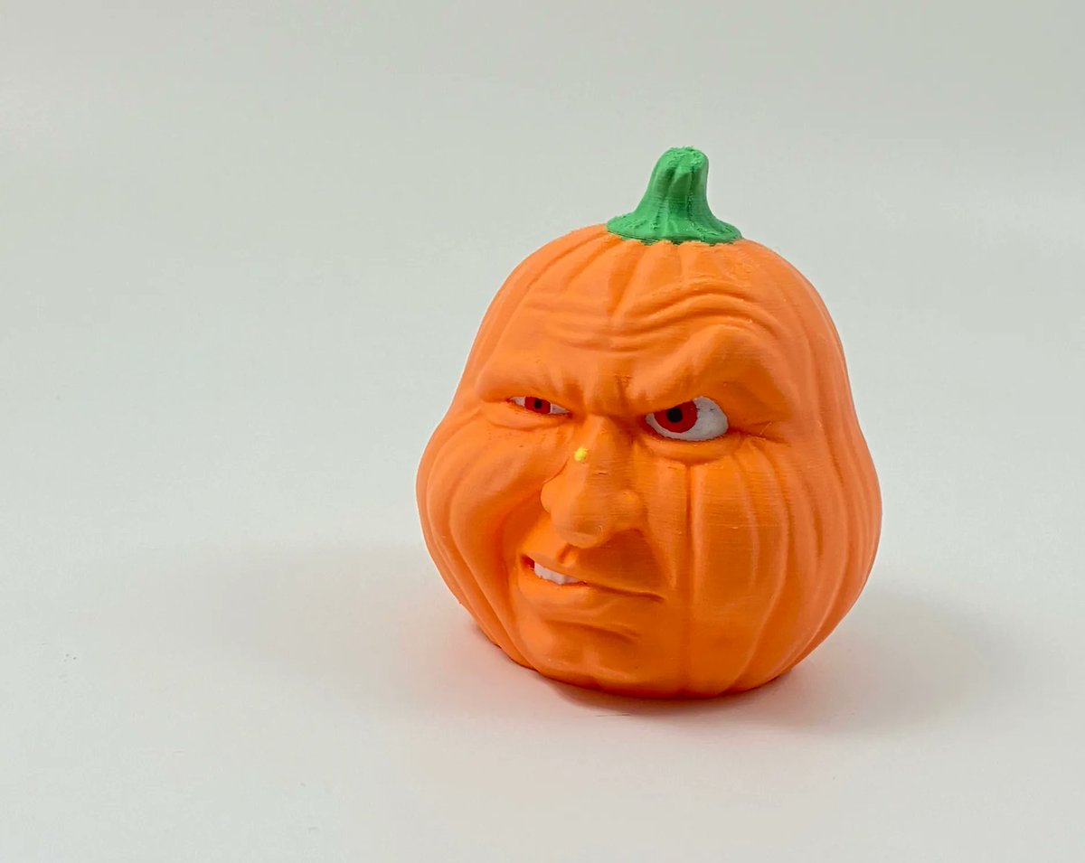 V3DPrinting's tweet photo. Halloween est passé dans notre atelier d’impression.
Ce matin une vilaine citrouille avait poussé dans une imprimante 3D https://t.co/IRqhF9ZyqT