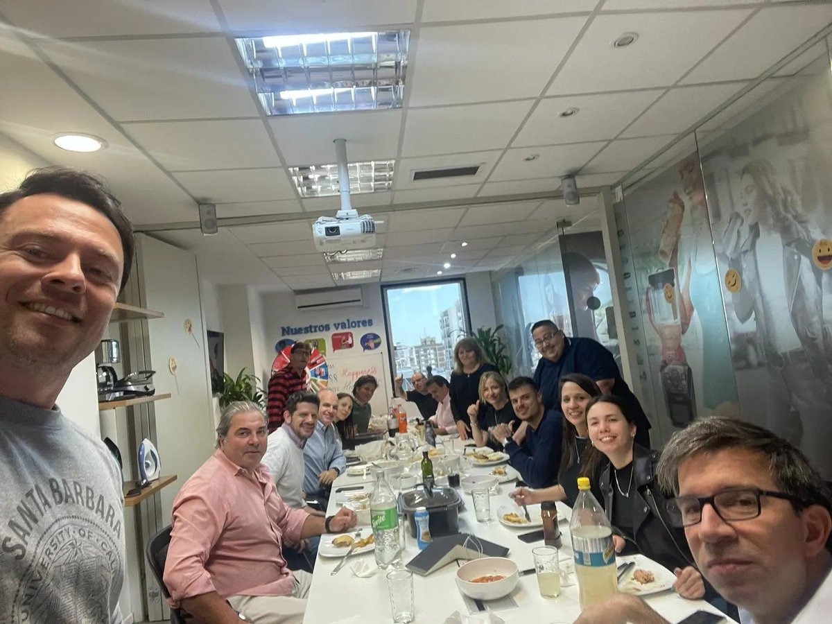 newell_brands's tweet photo. We’re proud of our inclusive environment where employees feel a true sense of belonging. We celebrated #GlobalDiversityAwarenessMonth with events at our facilities around the world, including D&I training, cultural activities, global-inspired snacks & photo contests.
#OneNewell https://t.co/QjyCvobObg