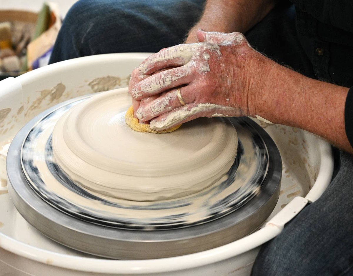 MarylandHall's tweet image. Maryland Hall thanks photographer Paul Gillespie &amp;amp; the Capital Gazette for capturing wonderfully candid photos of one of our adult pottery classes! 

capitalgazette.com/photos/ac-cn-s…

Visit: marylandhall.org/classes/catego…

#annapolis #MarylandHall #potteryclasses #capitalgazette #paulgillespie