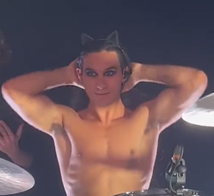 rush is an aquarius born child they did that for us aquarius btches so true