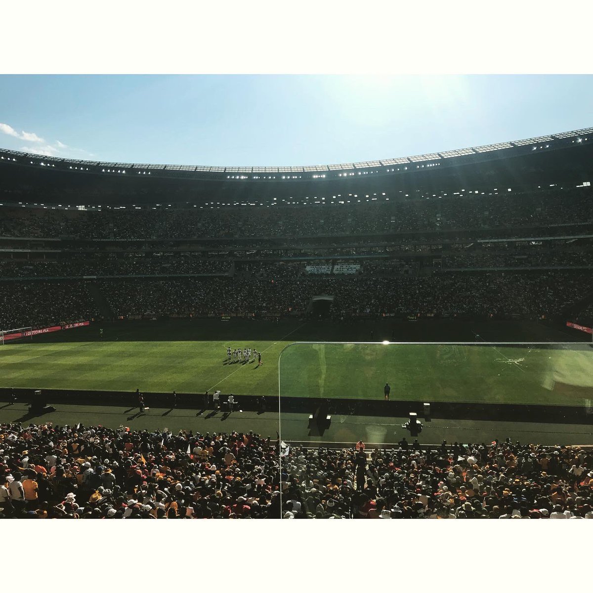 ralphkretschmar's tweet photo. Heat at the #SowetoDerby!☀️☀️☀️#OrlandoPirates vs. #KaizerChiefs ⚽️🏟🎉 Say Whaaat! 😁 _ #johannesburg #jozivibes #theboyfrombehindthewall #soccersaturday _ https://t.co/81NCuhqtXH