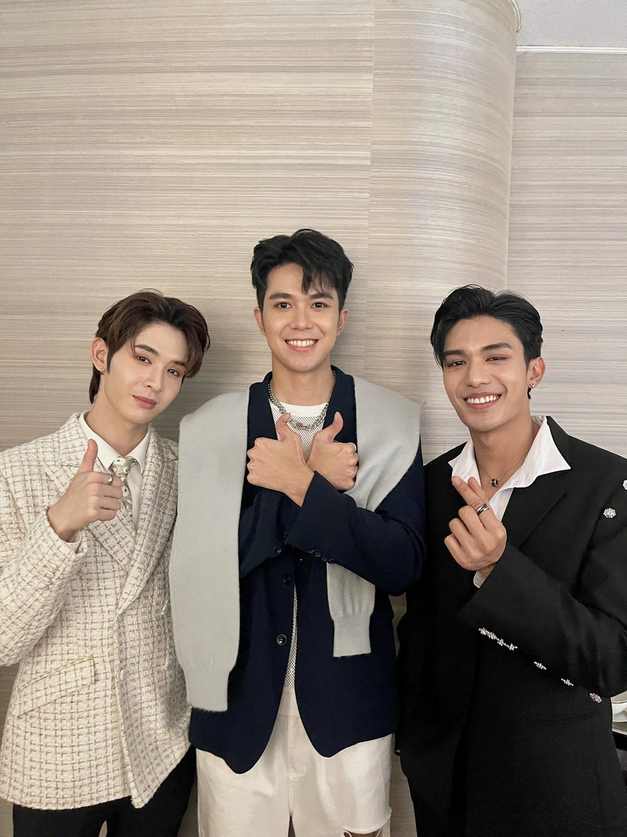 WinkunGz_'s tweet image. วันนี้เจอ Y BRO ~ ขอบคุณที่ให้พี่ถ่ายรูปด้วยนะค้าบบ 😁😁 #HOWEAWARDS2022 🙏🏻🙏🏻